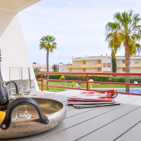 Lovelystay - 2Br Modern, Pool Access, Close To Marina & Beach كوارتيرا المظهر الخارجي الصورة