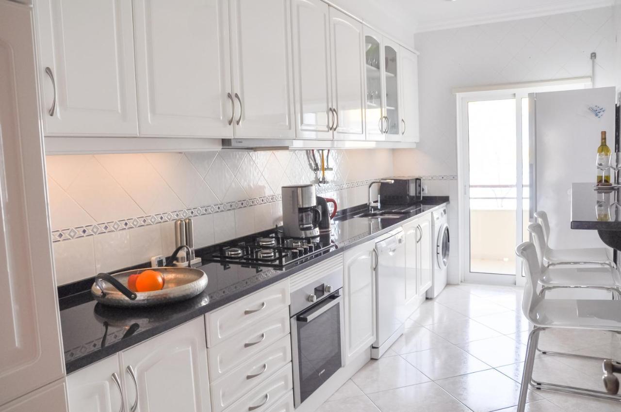 Lovelystay - 2Br Modern, Pool Access, Close To Marina & Beach كوارتيرا المظهر الخارجي الصورة
