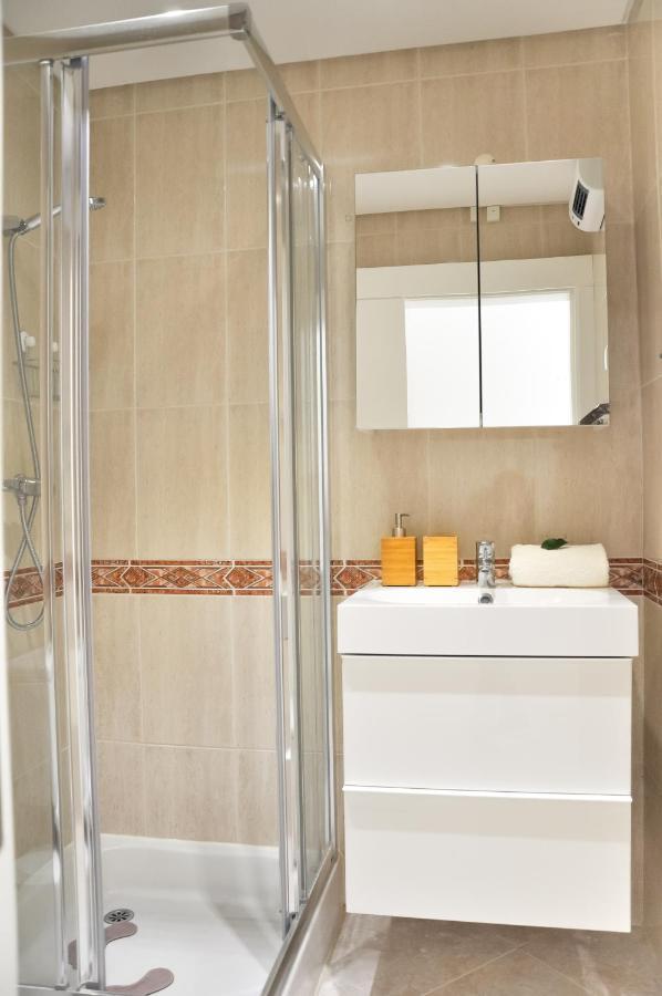 Lovelystay - 2Br Modern, Pool Access, Close To Marina & Beach كوارتيرا المظهر الخارجي الصورة